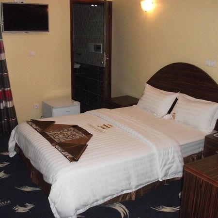 Mbayaville Hotel Douala Luaran gambar