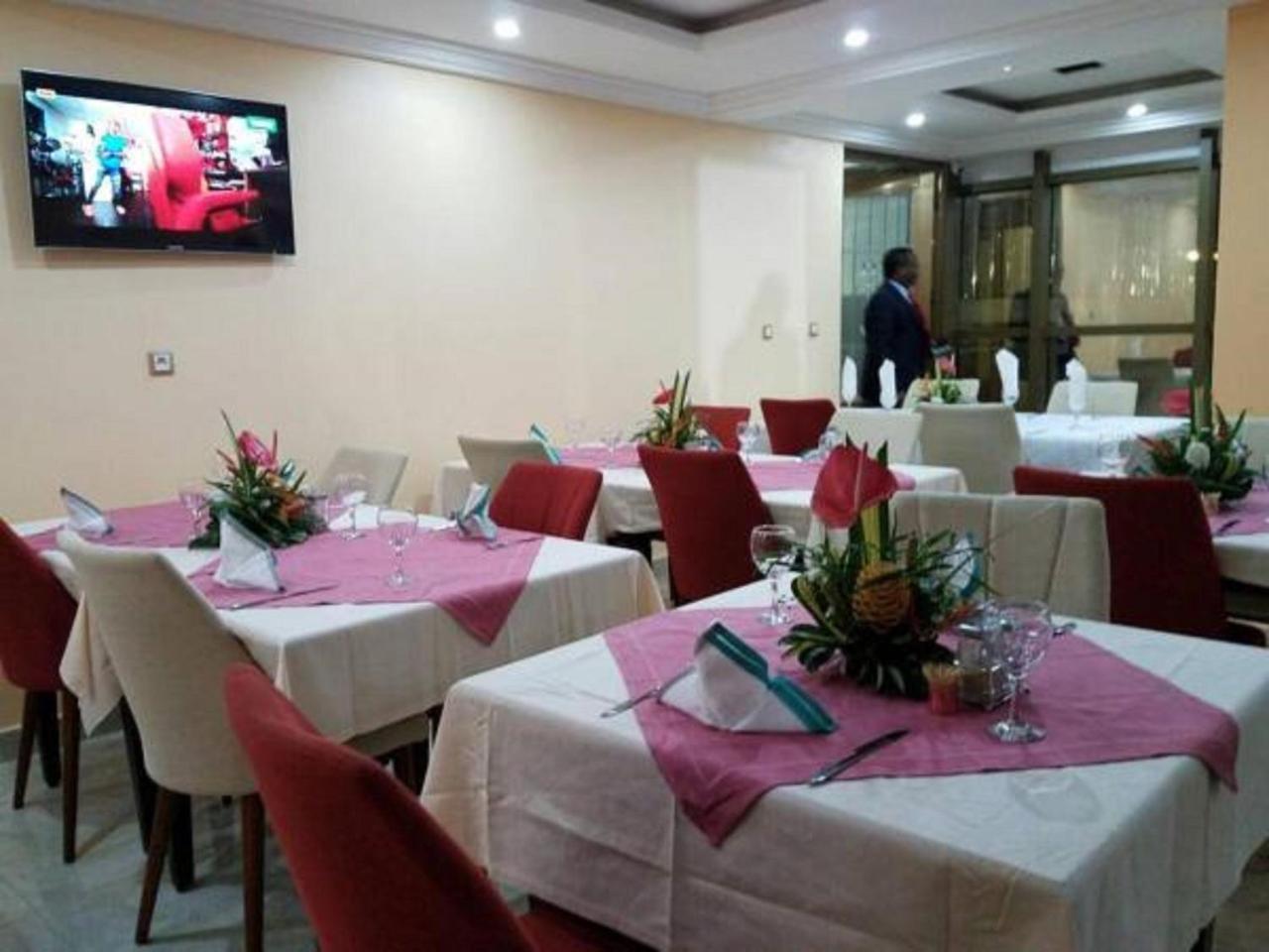 Mbayaville Hotel Douala Luaran gambar