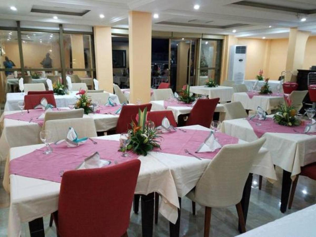 Mbayaville Hotel Douala Luaran gambar